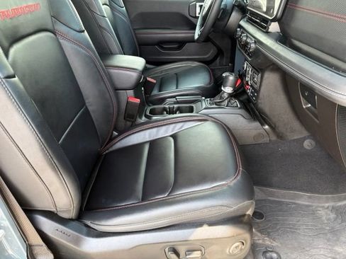 Used 2025 Jeep Gladiator Rubicon AWD/4WD image 19