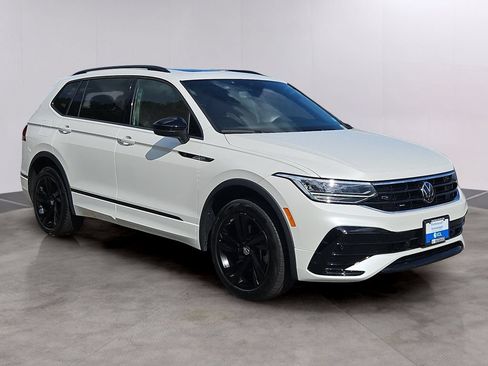 Certified 2024 Volkswagen Tiguan SE R-Line AWD/4WD image 3