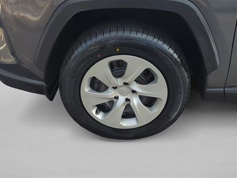 Used 2021 Toyota RAV4 LE image 27