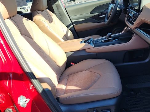 Used 2026 Toyota Grand Highlander AWD Hybrid image 35