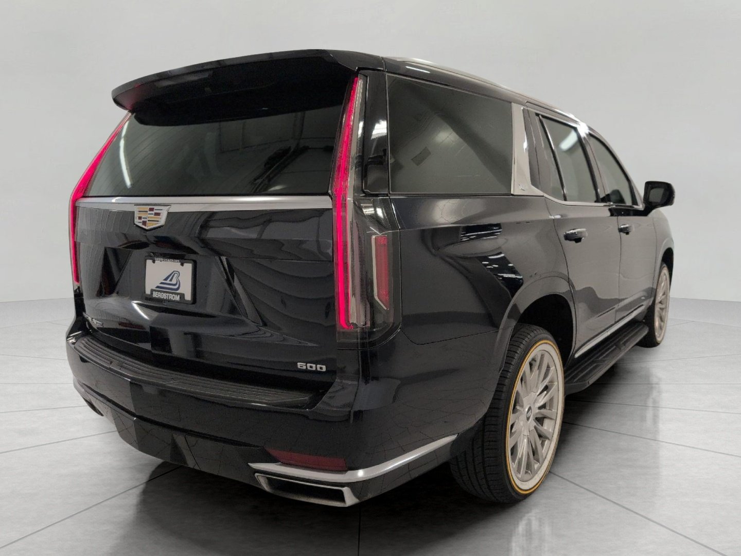 Used 2021 Cadillac Escalade Premium Luxury w/ Performance Package AWD/4WD image 19