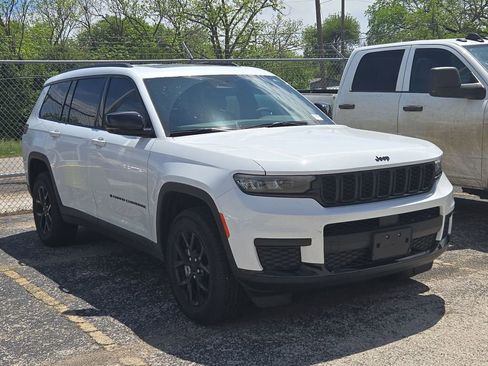 Used 2025 Jeep Grand Cherokee L Altitude image 1