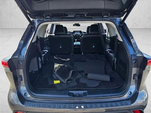 Used 2022 Toyota Highlander XLE FWD image 6