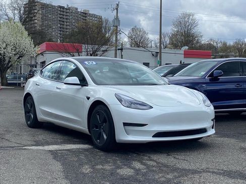 Used 2023 Tesla Model 3 Standard Range image 1