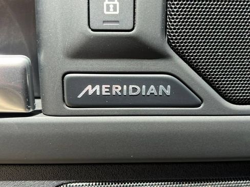 Used 2025 Land Rover Defender 110 S AWD/4WD image 15