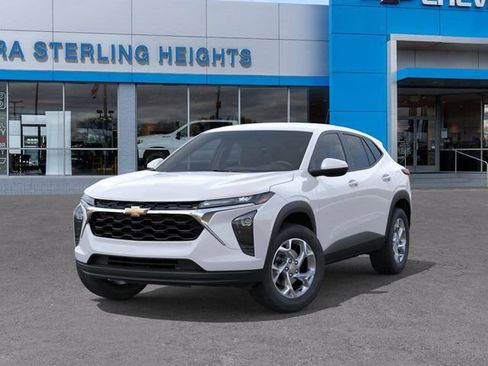 New 2026 Chevrolet Trax LS w/ LS Convenience Package FWD image 7