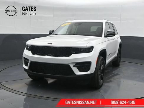 Used 2023 Jeep Grand Cherokee Altitude AWD/4WD image 6