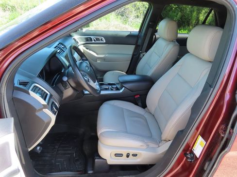 Used 2015 Ford Explorer XLT w/ Equipment Group 202B AWD/4WD image 20