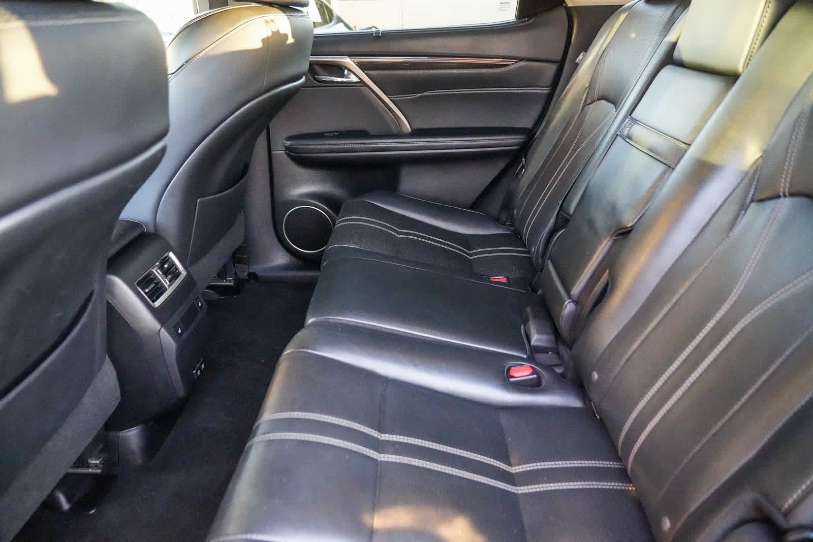 Used 2022 Lexus RX 450h AWD w/ Luxury Package image 19
