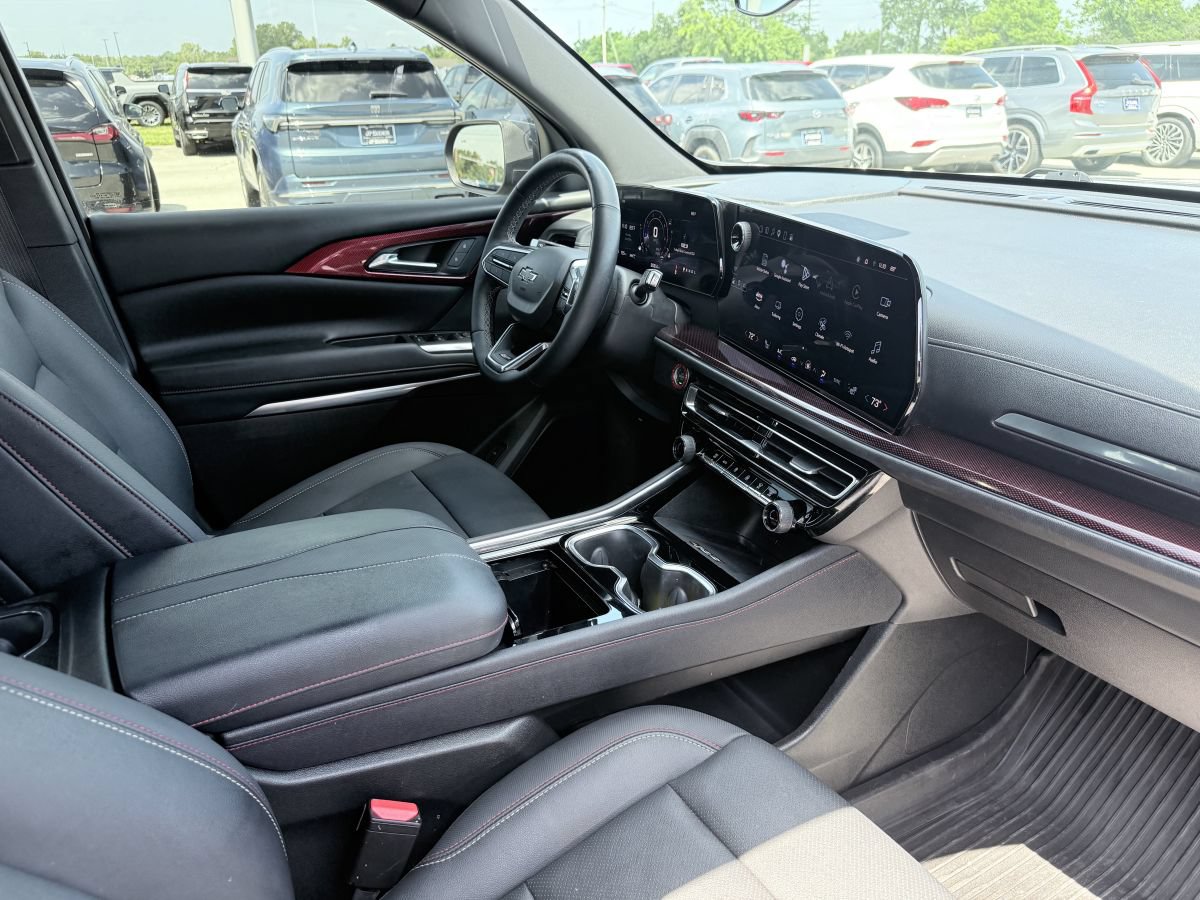Used 2024 Chevrolet Traverse Z71 AWD/4WD image 9
