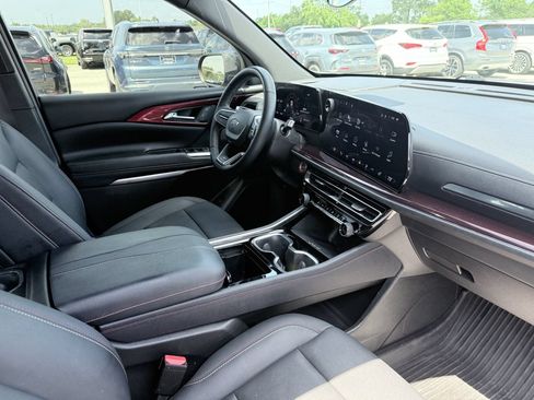 Used 2024 Chevrolet Traverse Z71 AWD/4WD image 9