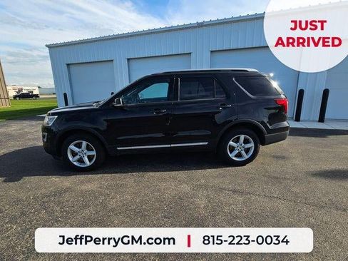 Used 2017 Ford Explorer XLT w/ Equipment Group 202A AWD/4WD image 16