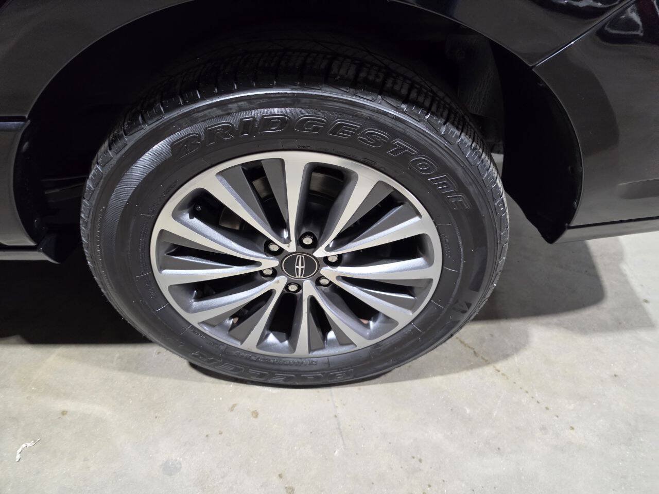 Used 2017 Lincoln Navigator Select AWD/4WD image 22