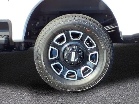Used 2026 Ford F350 Platinum w/ FX4 Off-Road Package AWD/4WD image 3