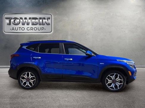 Certified 2023 Kia Seltos SX w/ SX Sunroof Package AWD/4WD image 3