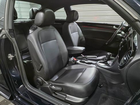 Used 2019 Volkswagen Beetle 2.0T SE FWD image 15