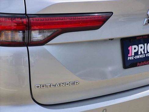 Used 2022 Mitsubishi Outlander SE FWD image 7