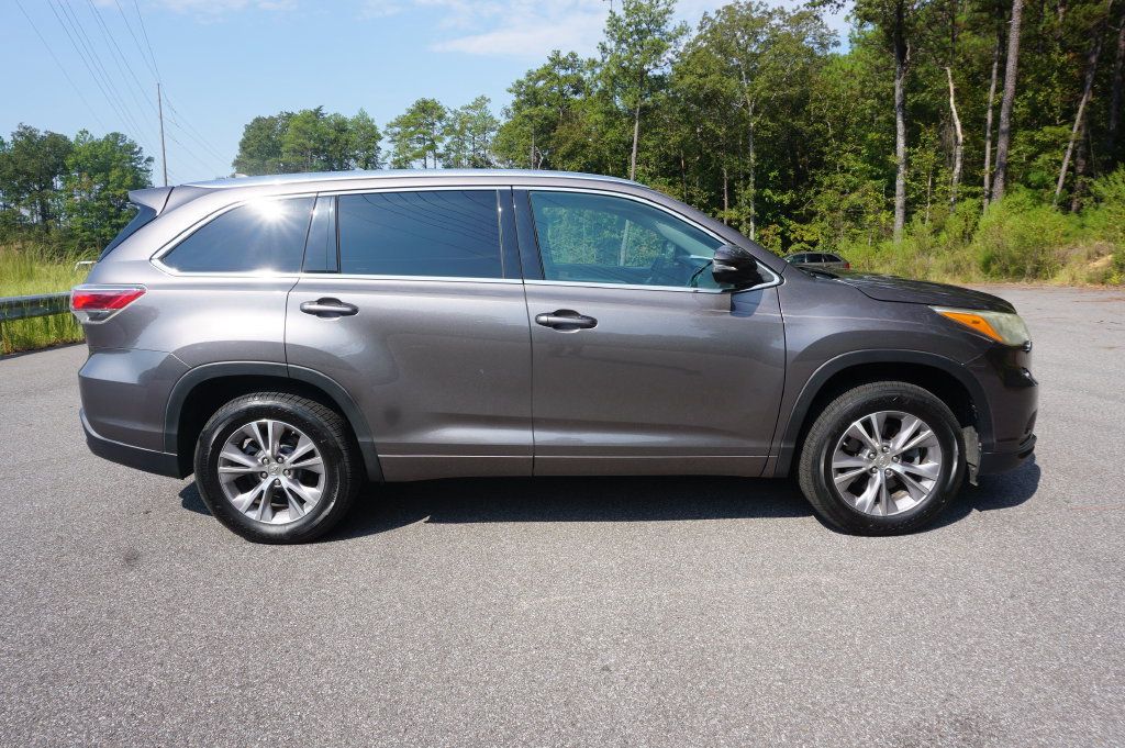 Used 2015 Toyota Highlander XLE FWD image 25