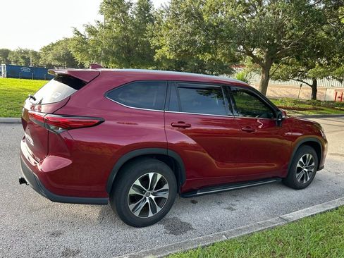 Used 2022 Toyota Highlander XLE FWD image 6