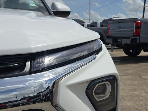 Used 2025 Chevrolet TrailBlazer LT AWD/4WD image 12
