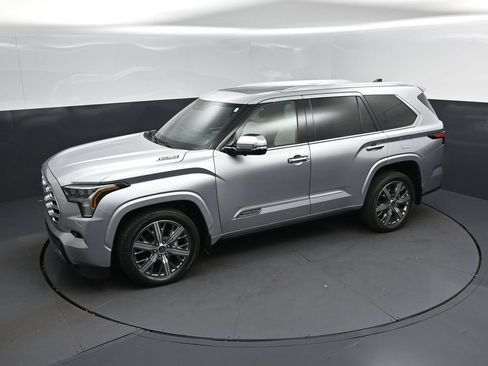 Used 2023 Toyota Sequoia Capstone AWD/4WD image 32