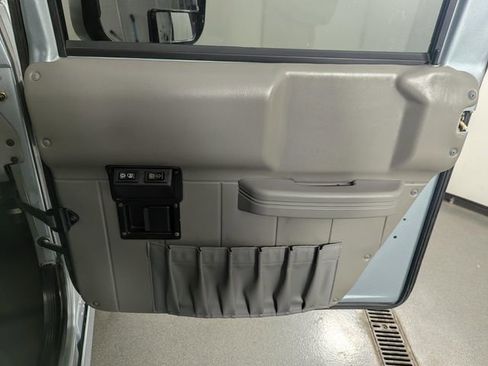 Used 2003 HUMMER H1 4-Door Open Top AWD/4WD image 28