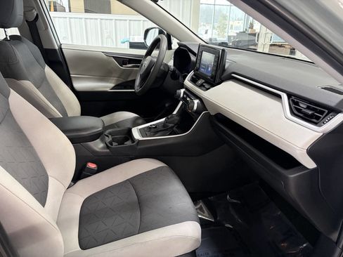 Used 2020 Toyota RAV4 XLE image 31