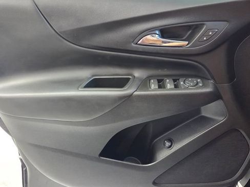 Used 2022 Chevrolet Equinox LT FWD image 30