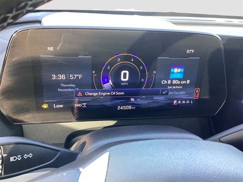 Used 2025 Chevrolet Traverse LT image 10