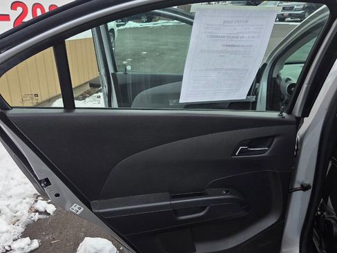 Used 2014 Chevrolet Sonic LT image 9