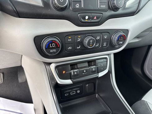 Used 2022 GMC Terrain SLT w/ Infotainment Package II image 24