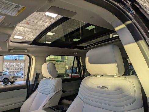 New 2025 Ford Expedition Platinum w/ Platinum Ultimate Package image 23