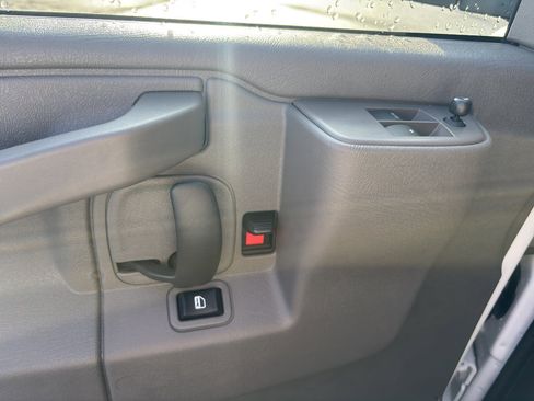 New 2025 Chevrolet Express 3500 image 21