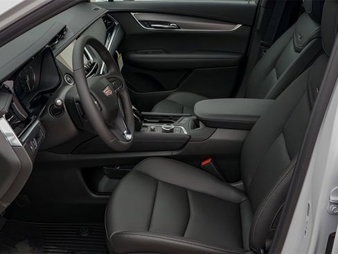 New 2025 Cadillac XT6 Luxury image 8