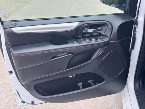 Used 2020 Dodge Grand Caravan GT FWD image 9