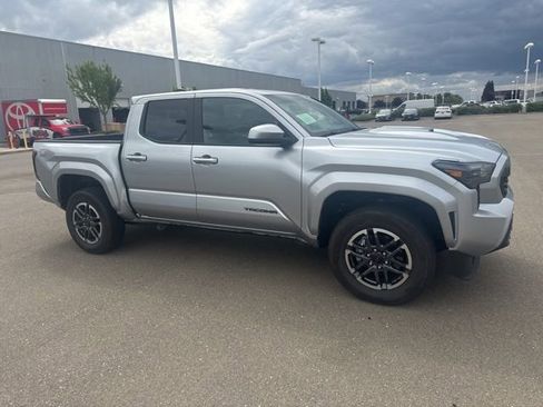 Used 2025 Toyota Tacoma TRD Sport image 7