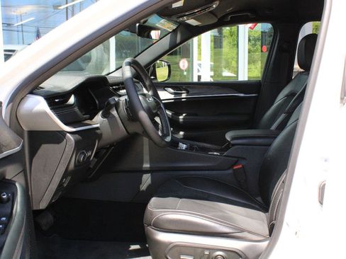 Used 2026 Jeep Grand Cherokee Altitude AWD/4WD image 11