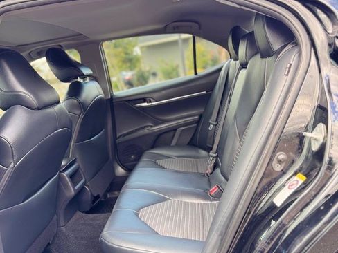 Used 2019 Toyota Camry SE w/ Convenience Package FWD image 17