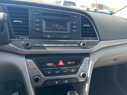 Used 2018 Hyundai Elantra SE image 11