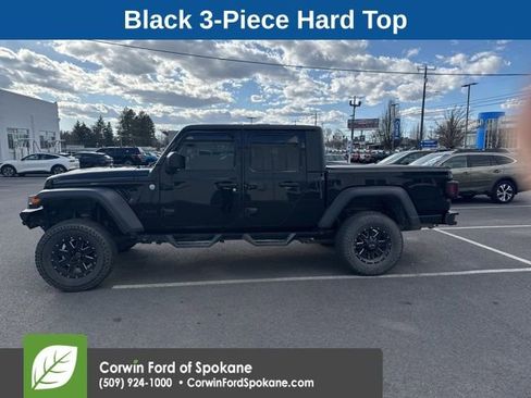 Used 2020 Jeep Gladiator Sport image 3