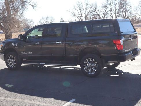 Used 2017 Nissan Titan SV image 8