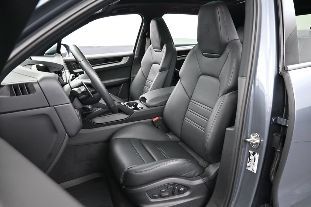 Certified 2026 Porsche Cayenne S AWD/4WD image 5