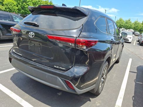 Used 2023 Toyota Highlander XLE AWD/4WD image 4