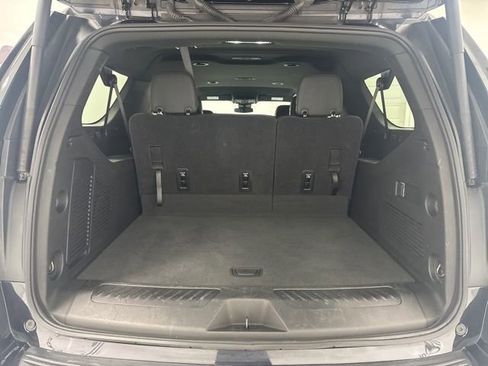 Used 2025 Chevrolet Suburban LT image 30