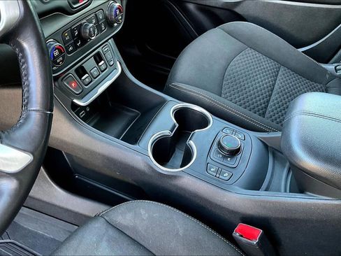 Used 2020 GMC Terrain SLE w/ Driver Convenience Package image 19