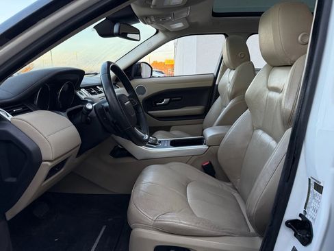 Used 2016 Land Rover Range Rover Evoque SE image 2