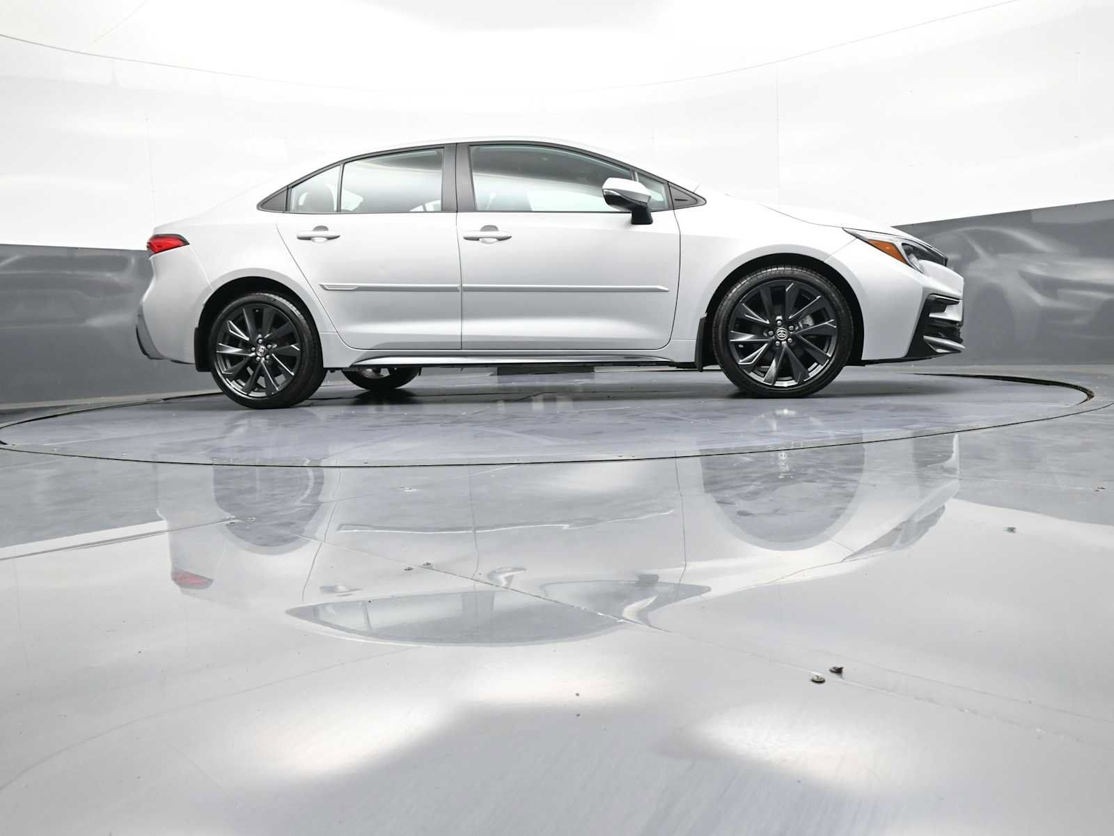Certified 2024 Toyota Corolla SE FWD image 27