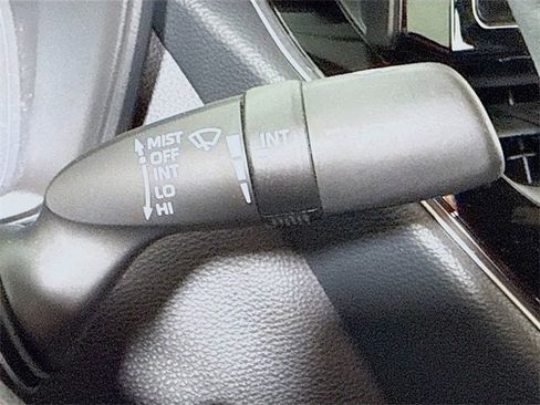 Used 2022 Toyota Corolla SE image 16