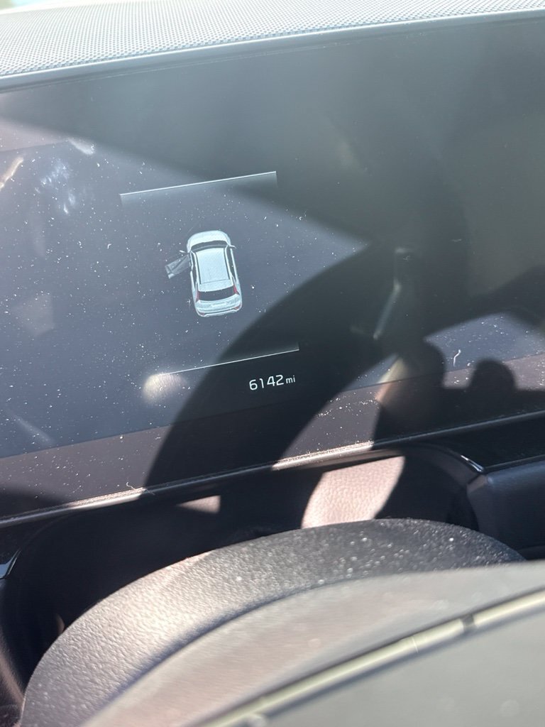 Certified 2024 Kia Niro EX FWD image 4