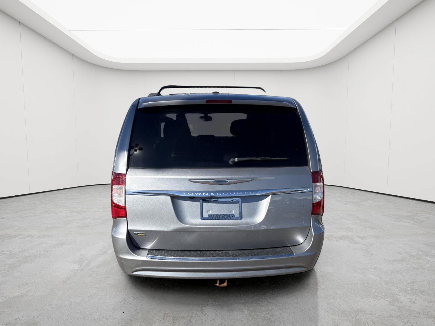Used 2015 Chrysler Town & Country Touring FWD image 5